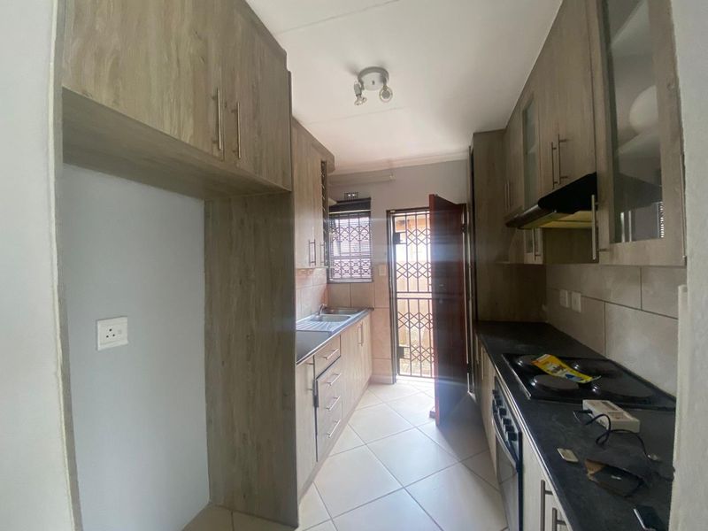 Three bedroom home for rent - Photo 8