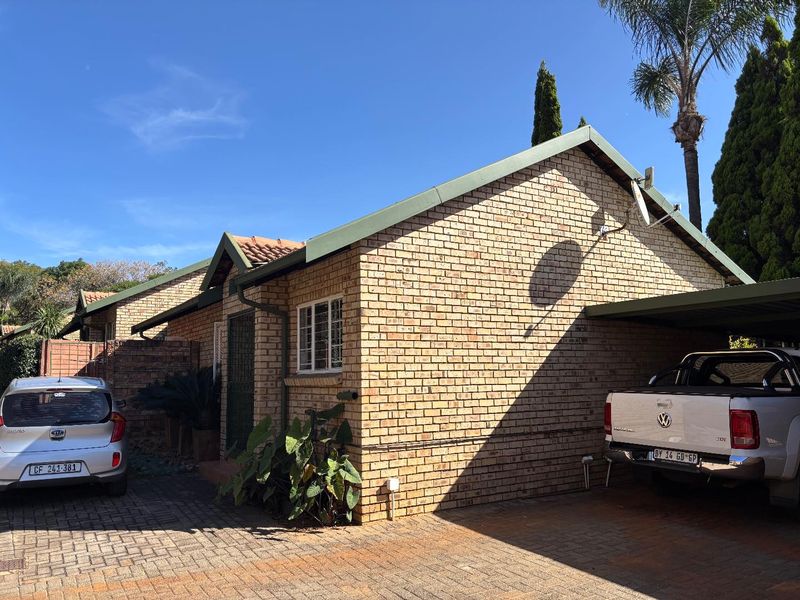 Secure 2 Bedroom Townhouse in Die Wilders For Sale - Photo 4