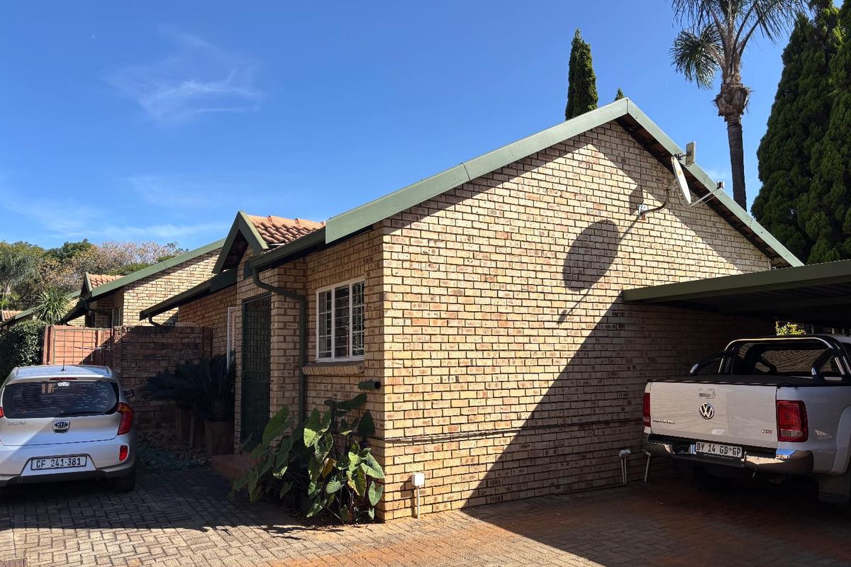 Secure 2 Bedroom Townhouse in Die Wilders For Sale - Photo 4