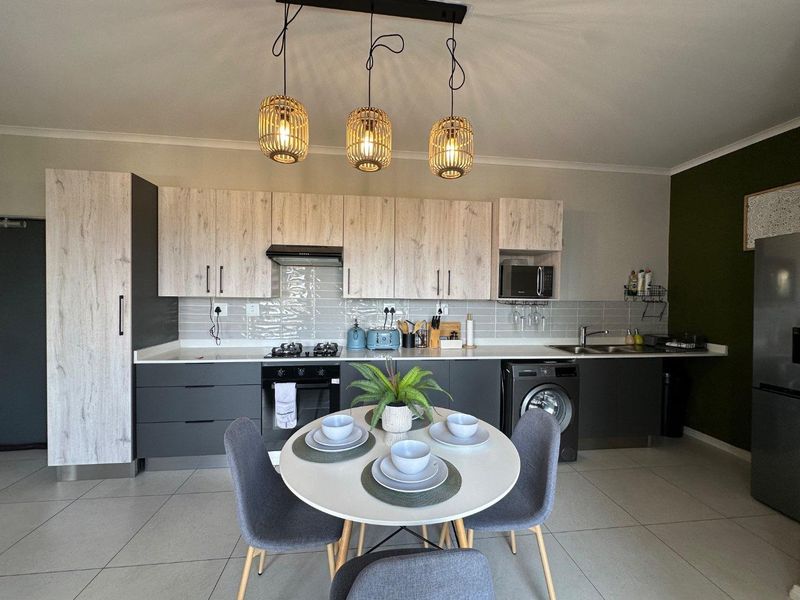 93 on New – Fully Furnished 2 Bed, 2 Bath Apartment - Photo 8