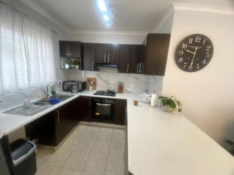 2 Bedroom lock up and go apartment - Photo 3