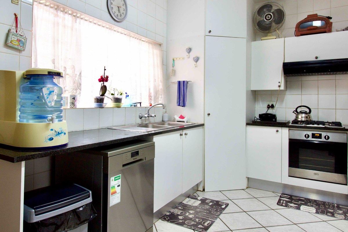 Wonderful Family Home in A Boomed Area - Photo 5