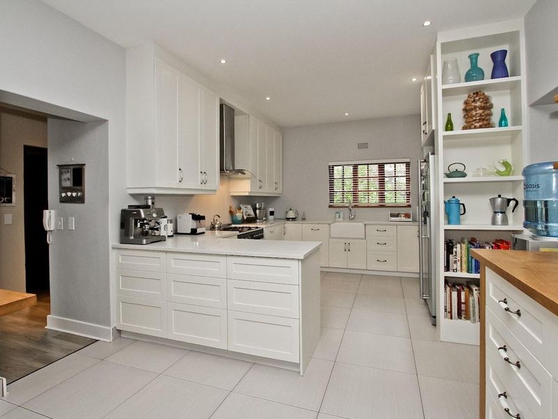 Palatial Home in Beautiful Secure Hurlingham Manor - Photo 10