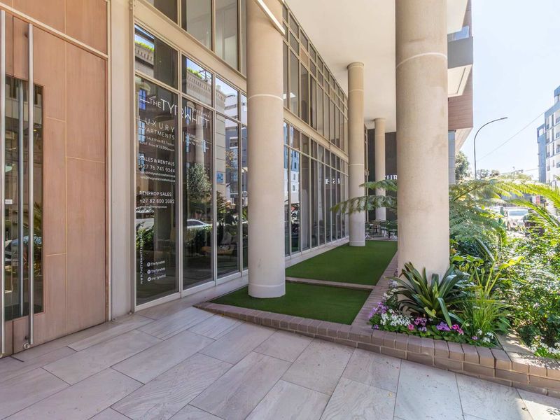 SUPERB 2 BED 2 BATH ULTRA MODERN APARTMENT IN CENTRAL ROSEBANK - Photo 2