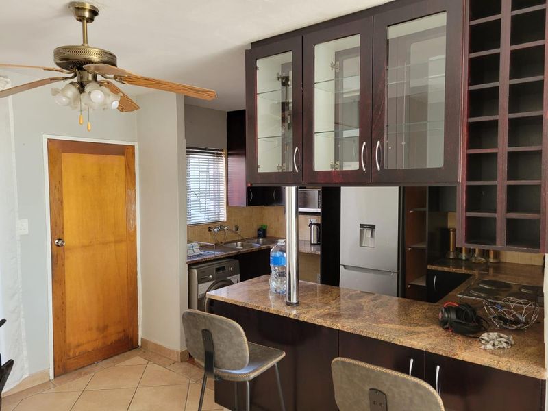 Modern 2-Bed Townhouse with Lock-Up Garage & Pet-Friendly Perks - Photo 10