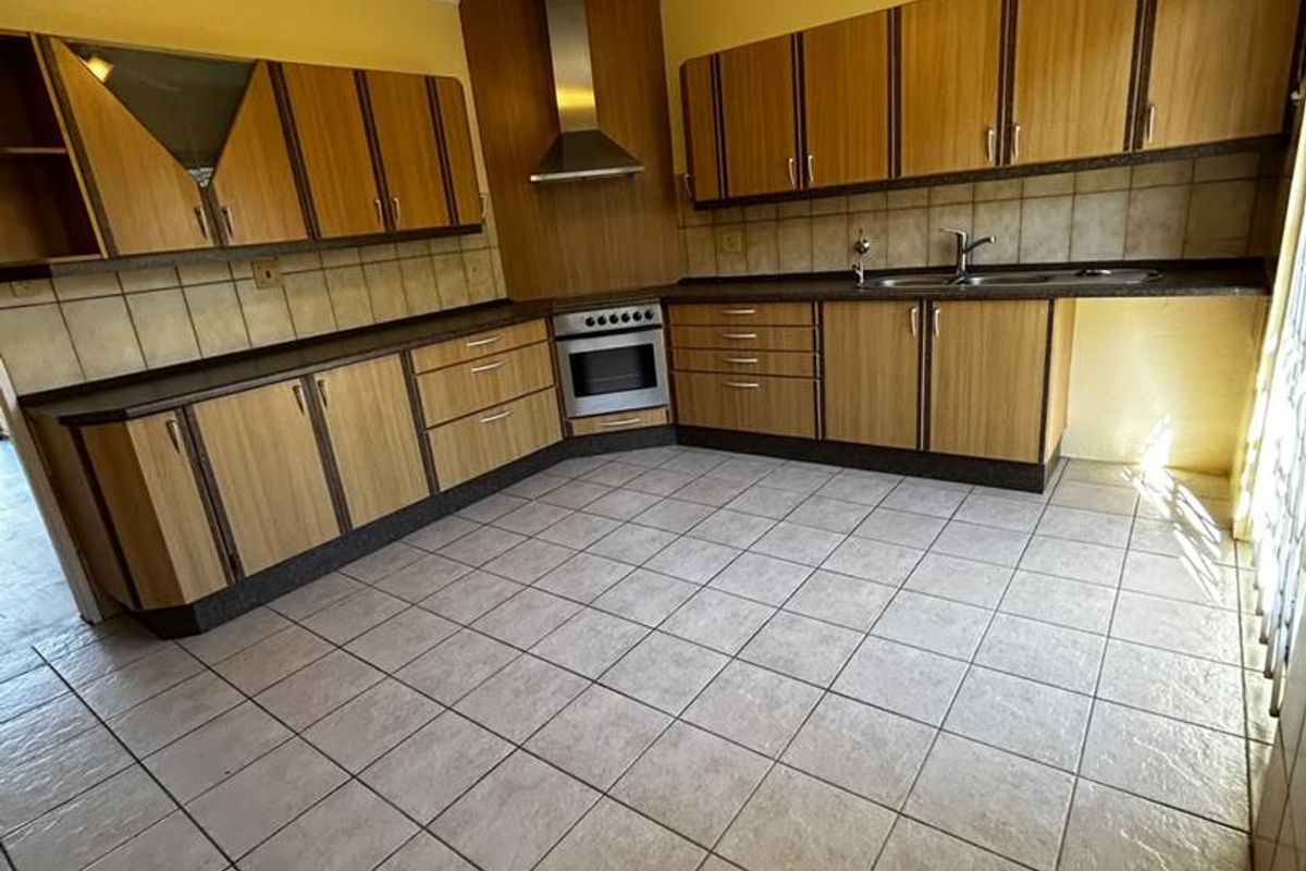 Bright, spacious and neatly kept home situated in the heart of Klein Windhoek. - Photo 3