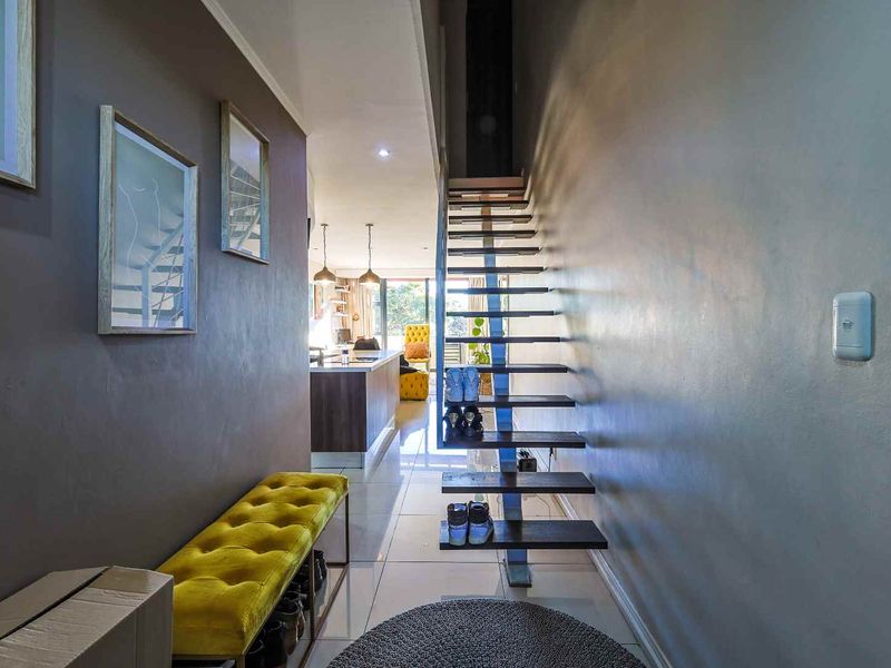 Modern 2-Bedroom Apartment with Rooftop Braai Area - Photo 4