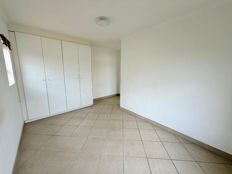 1 Bedroom Top-Floor Apartment with Spectacular Sunset Views - Photo 6