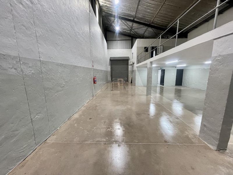 Hendra - 351m2 Warehouse / Light Industrial Unit To Let In Sought-After Business Park - Photo 2