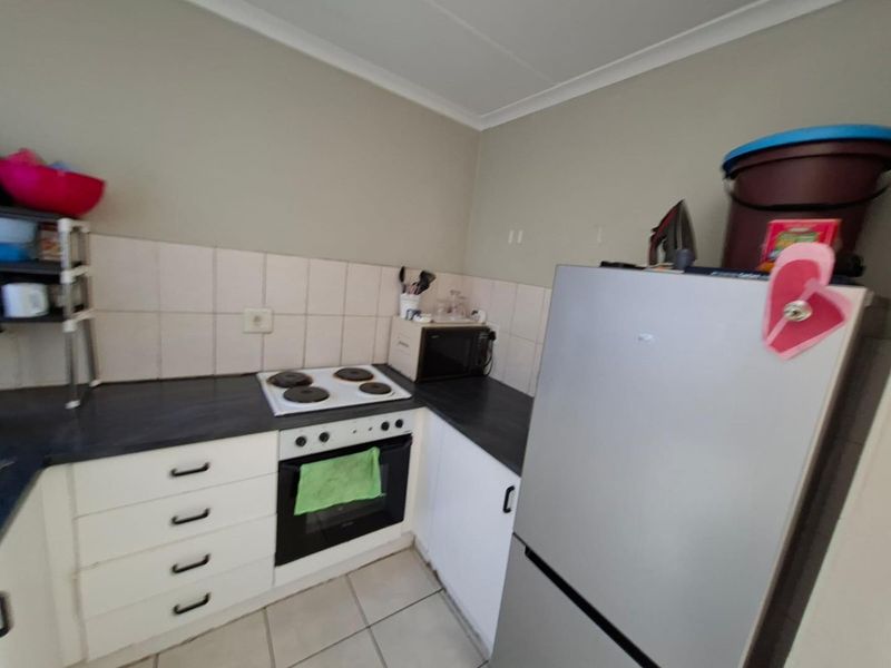 Secure 2-Bedroom Apartment in a Popular Bellville Security Complex - Photo 6