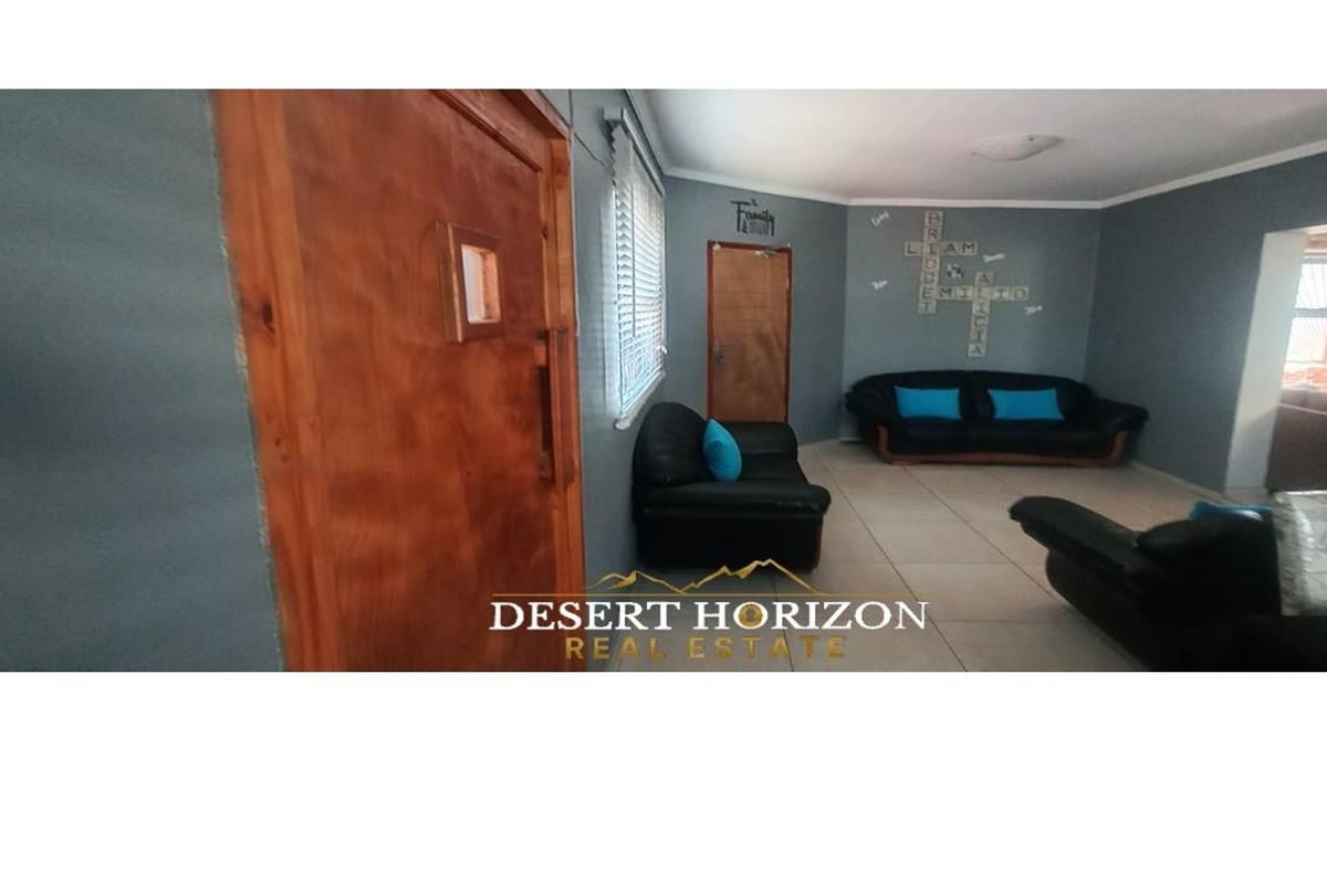 Walvis Bay, Narraville | Urgent sale - Spacious family home for sale - Photo 2