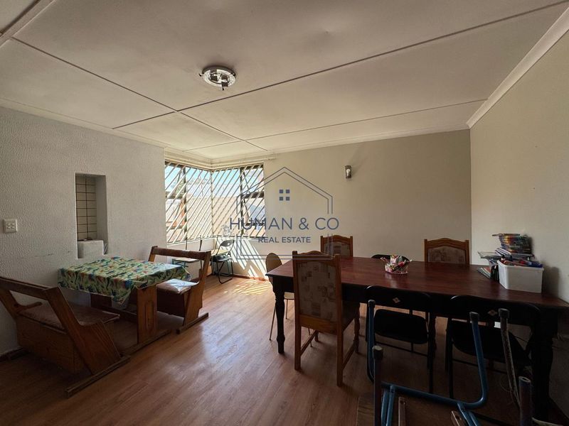 Ideal Starter Home with 1 Bedroom Flat - Photo 9