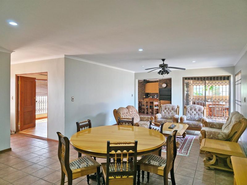3 Bedroom Family home in Kleinbosch. - Photo 4