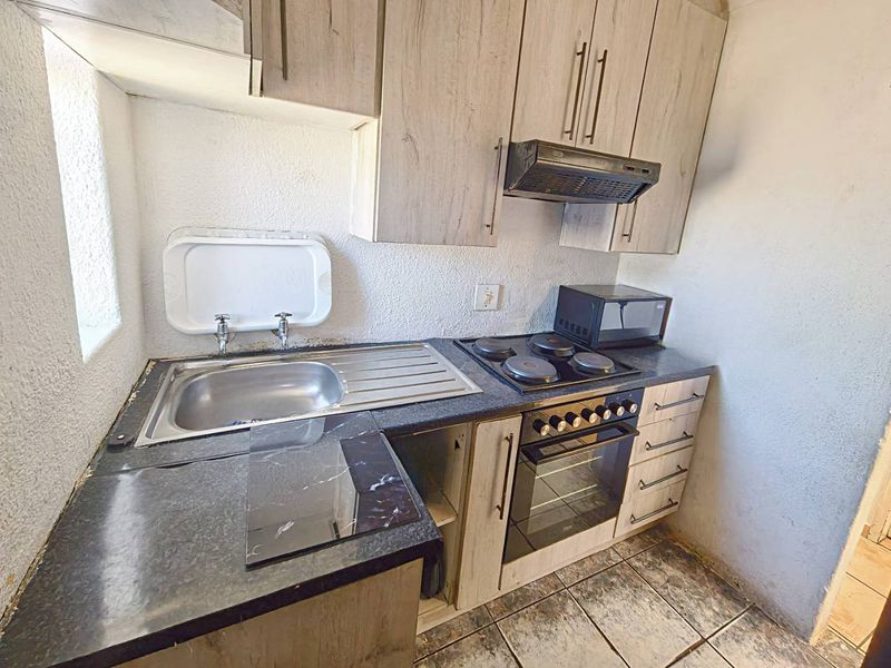 Low Maintenance Facebrick Home - Photo 7