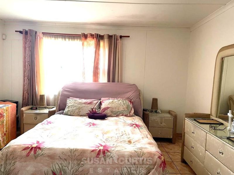 Charming 3-Bed Home - Photo 5