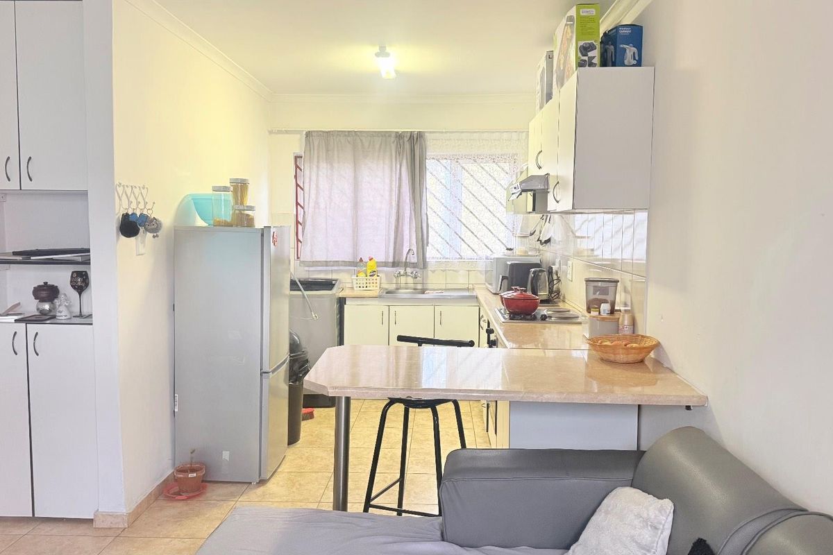 NEAT APARTMENT FOR A STARTER - Photo 2
