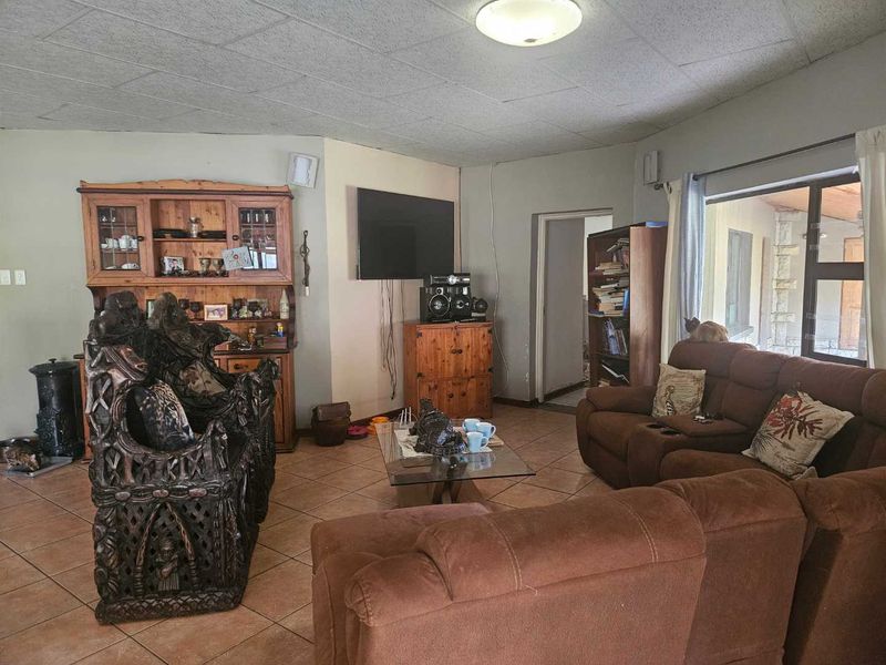 Two bedroom House with flat in Magersfontein - Photo 6