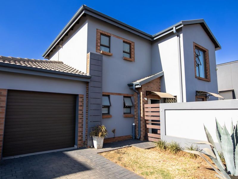 Perfect 3BR Family Haven with Braai Room, Large Garden, and Elite Security in Zambezi Manor - Photo 5
