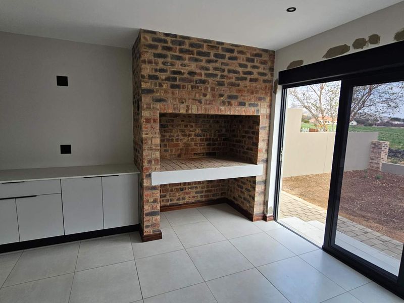 4 Bedroom Luxury Family Home in Landsmeer Estate - Photo 9