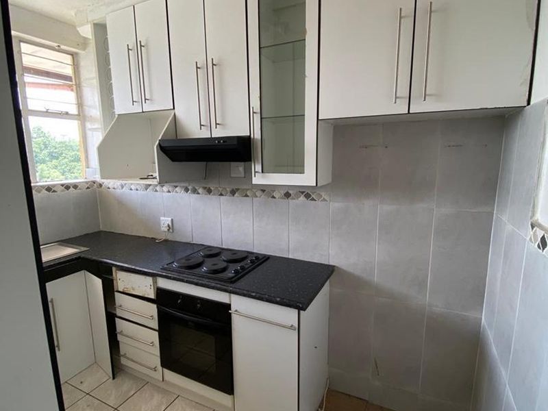 Cozy 2-bedroom spacious apartment for sale in Florida Lake - Photo 5