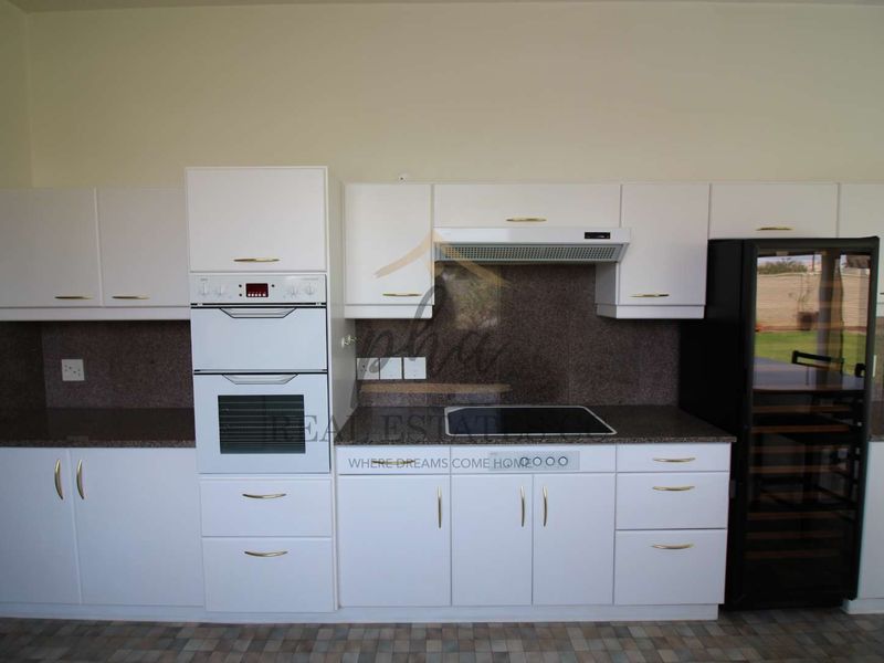 4 Bedroom family home for sale - Swakopmund (Kramersdorf) - Photo 10