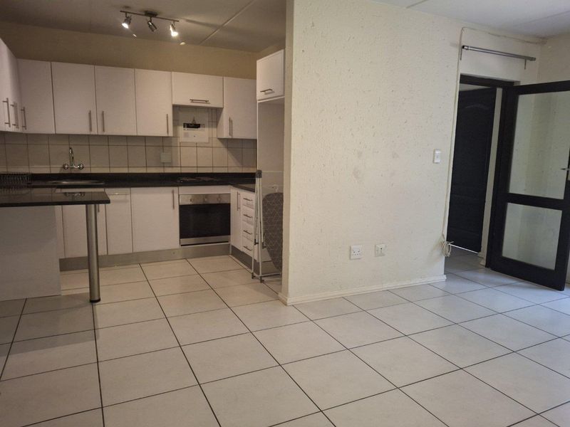 A LOVELY ONE BEDROOM GARDEN APARTMENT - Photo 7
