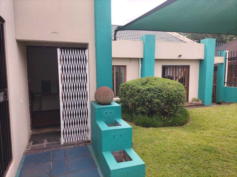 House with a lot of potential - Photo 4