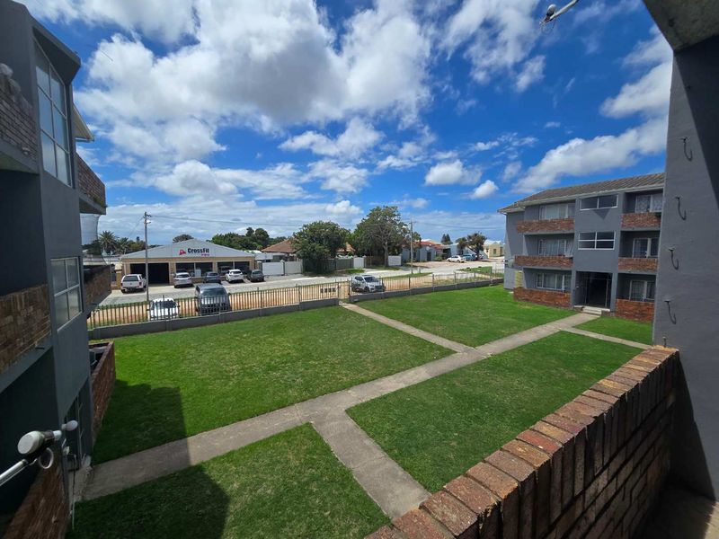 Spacious Lock-up-and-Go Apartment living in Newton Park - Photo 3