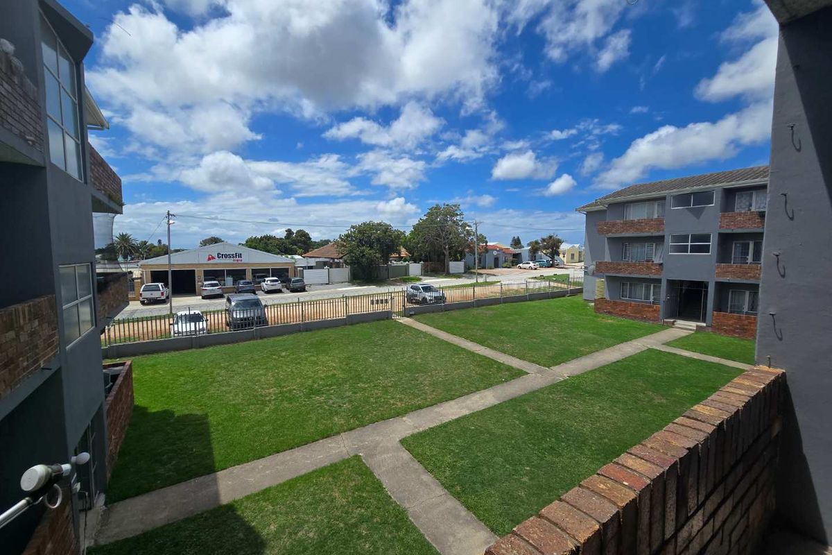 Spacious Lock-up-and-Go Apartment living in Newton Park - Photo 3