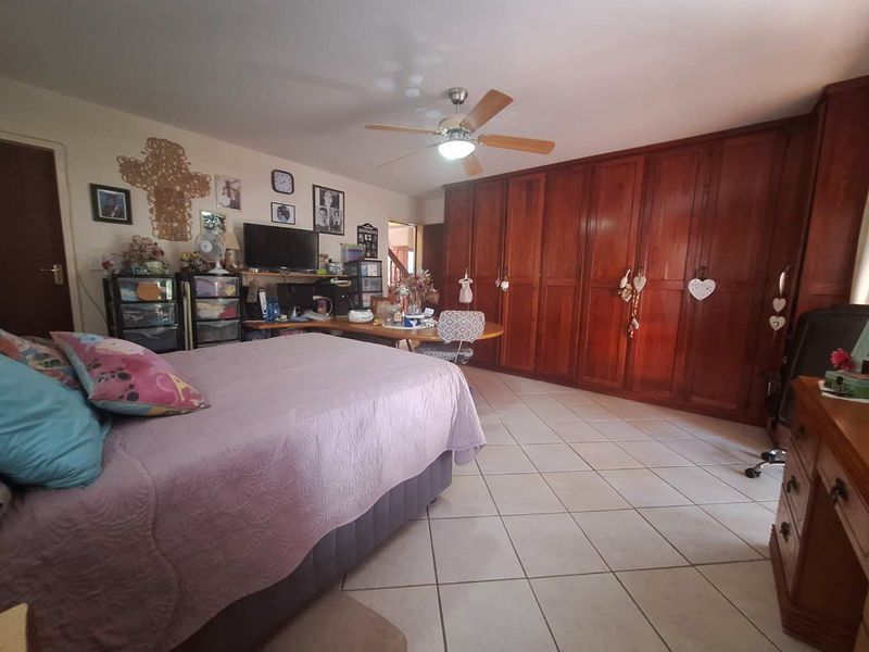 Charming Double-Story Home with Modern Amenities and Eco-Friendly Features - Photo 7