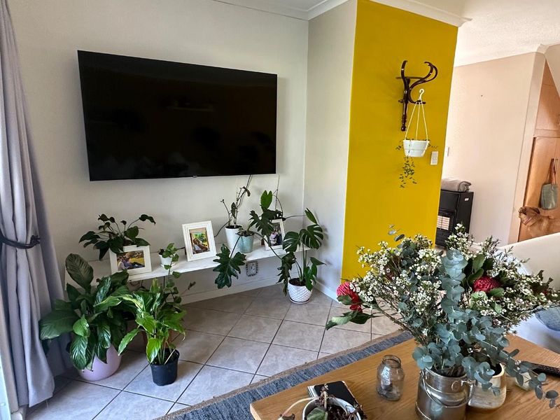 Spacious Townhouse In Popular Security Estate - Photo 5