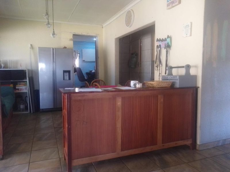 Lookinf for an income generating home, look no more. Priced to sell in tranquill South Crest - Photo 8