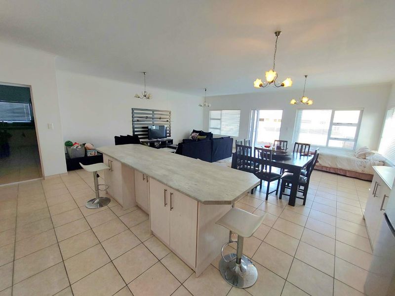 Stunning 3-Bed Home in Sunbay, Steps from the Beach - Photo 6