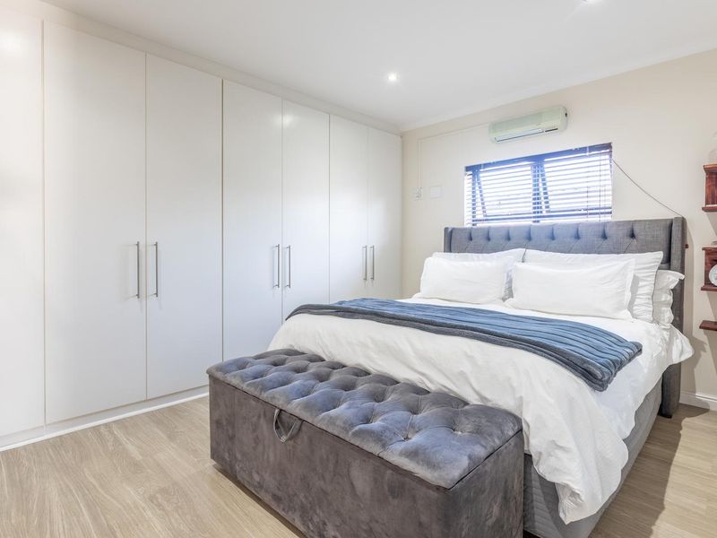 Stylish & Sunny 3-Bedroom Home with Pool – Parklands North - Photo 4