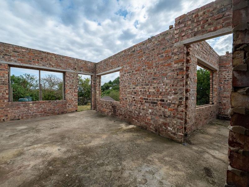 This property is situated in a cul de sac with beautiful Outeniqua mountain views - Photo 5