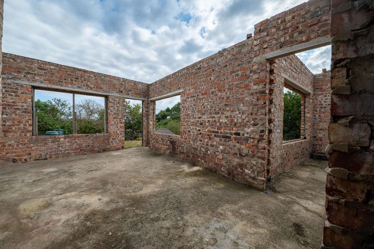 This property is situated in a cul de sac with beautiful Outeniqua mountain views - Photo 5