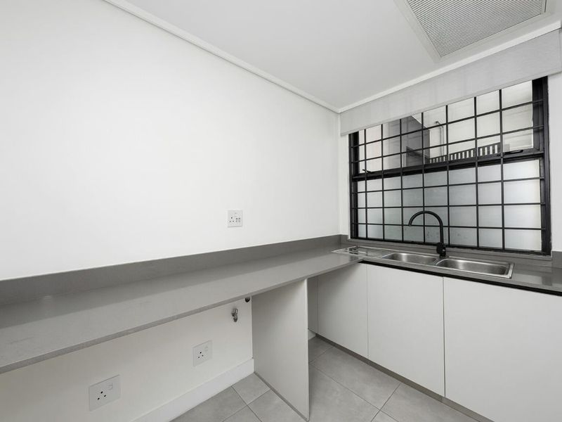 PENTHOUSE 5 BEDROOM APARTMENT FOR SALE IN BRYANSTON - Photo 10