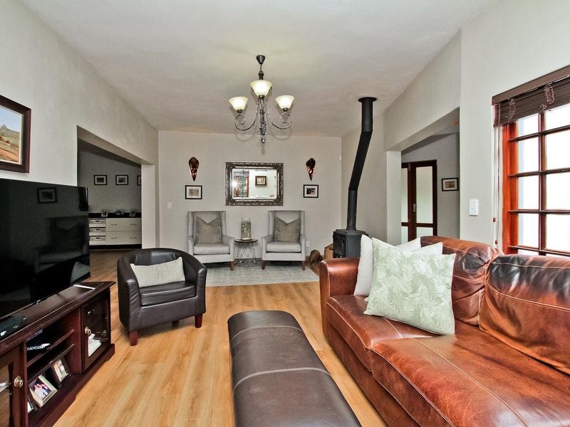 Palatial Home in Beautiful Secure Hurlingham Manor - Photo 7