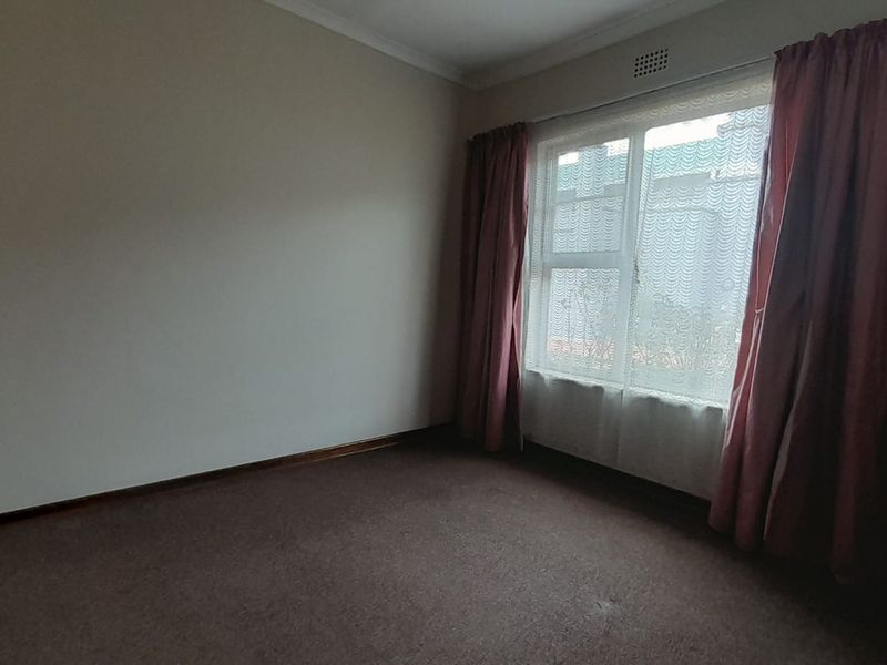 Retirement Home - Photo 8