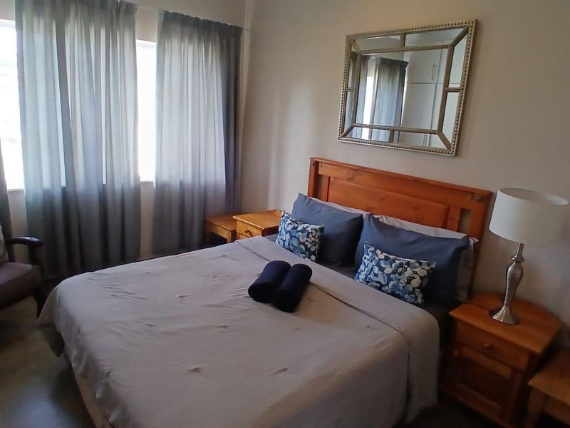 Beautiful 3-bedroom property with 2 flatlets with lots of possibilities - Photo 10