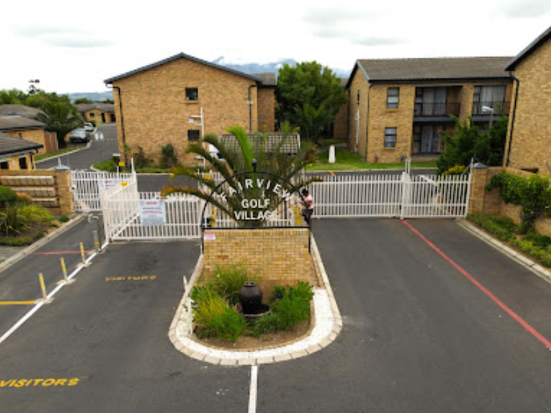Spacious 2 bedroom apartment in the tranquil Fairview Golf Village - Photo 1
