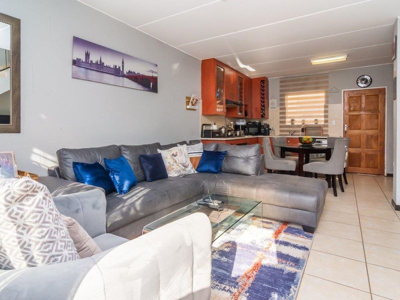 Secure, stylish and spacious duplex townhouse in Wilgeheuwel - Photo 9