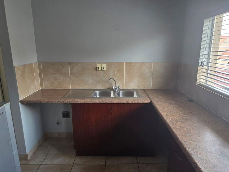 2 Bedroom Townhouse in Glen Marais - Photo 10