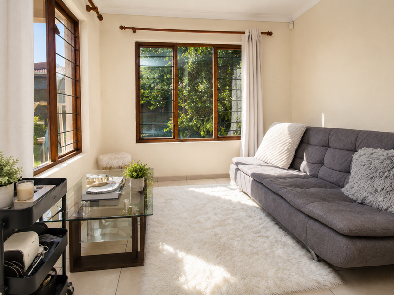 Elegant Townhouse with En-Suite and Covered Patio - Photo 5