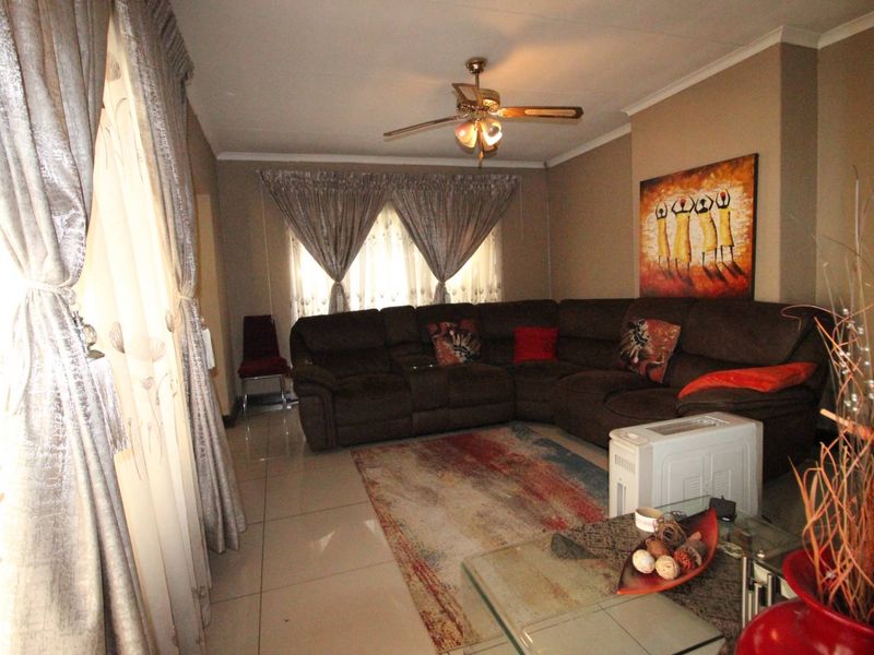 Beautiful home in good area - Photo 4