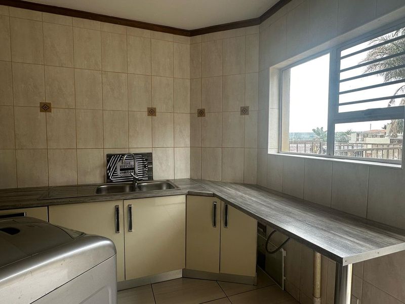 Whispers of Nature: Elegant Duet Living in Baysvalley - Photo 3