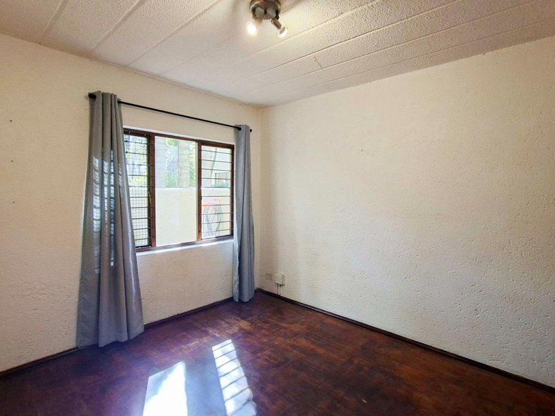 Spacious 3 bedroom, 2 bathroom, ground floor apartment available for sale in Bryanston - Photo 8