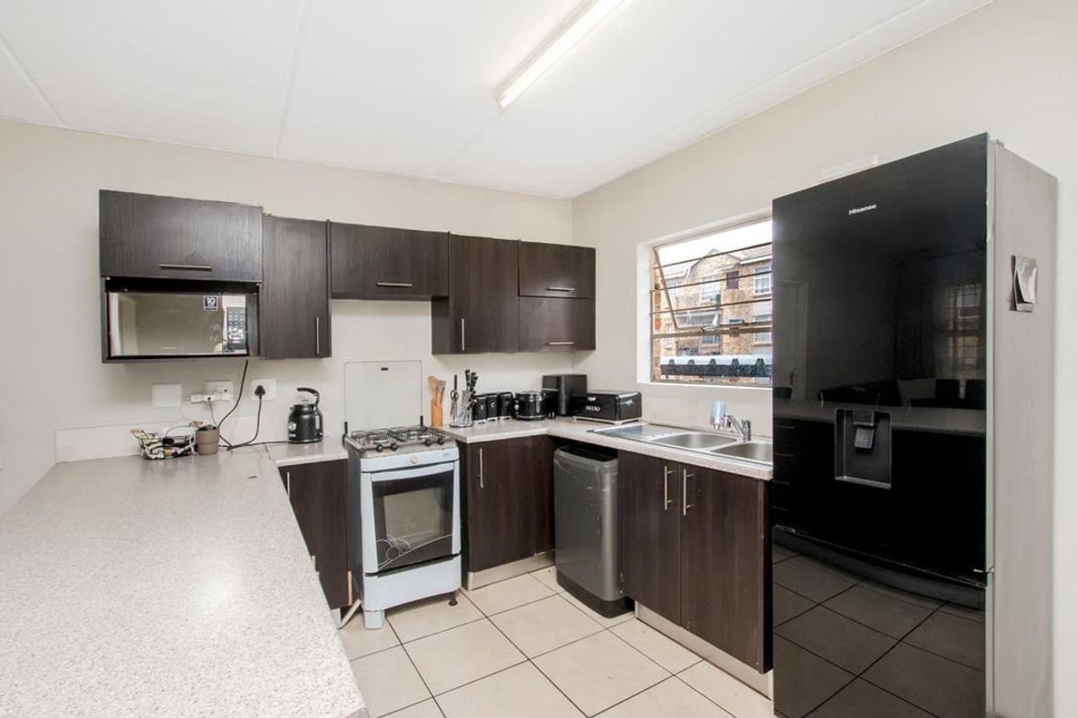 Neat 2 bedroom 2 bathroom unit for sale in Honey Park Roodepoort - Photo 5