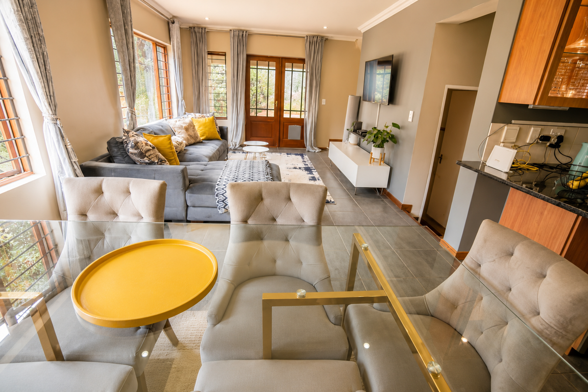 A Fully Furnished Townhouse - Photo 4