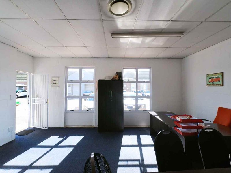 192 SMQ | WAREHOUSE_STORAGE AND OFFICES FOR SALE - Photo 2